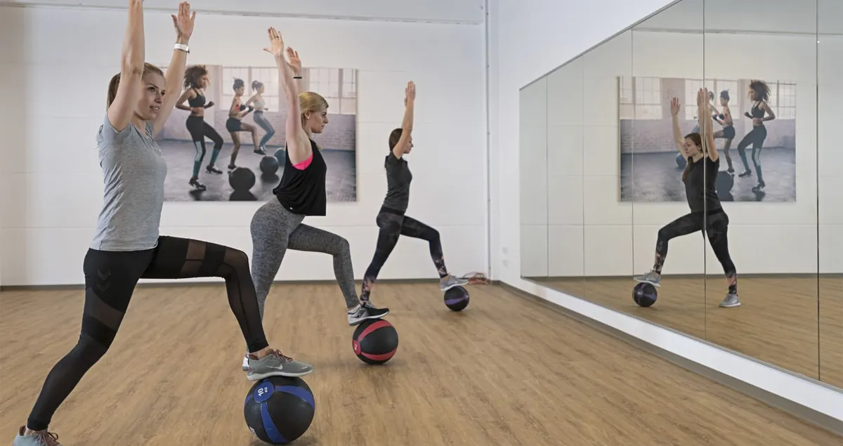 Kursteilnehmerinnen im Kursraum des ENERGYM