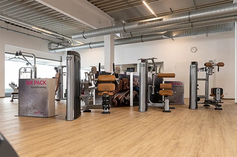 Eingangsbereich des ENERGYM in der Siemensstraße 3 in Öhringen